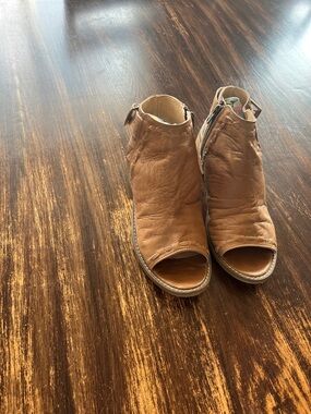 Musse & Cloud Open-Toe Leather Mules in Tan Brown